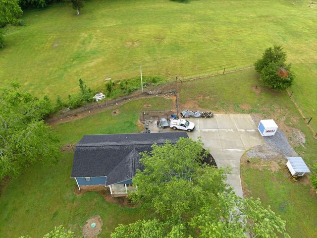 615 Rogues Fork Rd, Bethpage, TN 37022