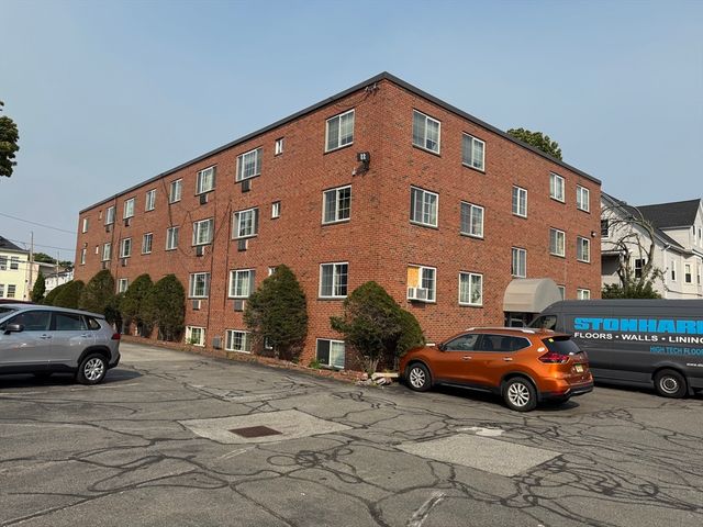 12 Woodland St 22, Everett, MA 02149