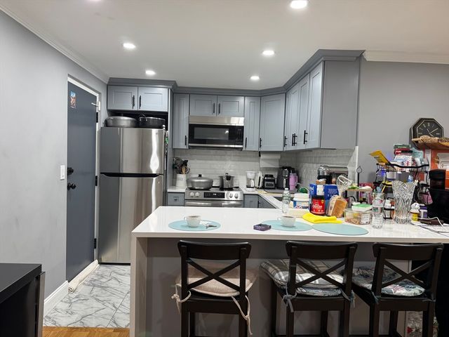 12 Woodland St 22, Everett, MA 02149