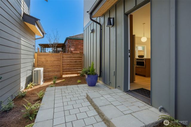 8328 24th Avenue NW, Seattle, WA 98117