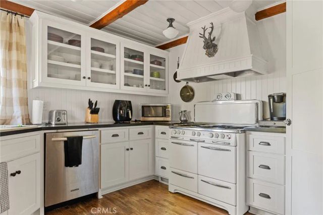 137 John Muir, Lake Arrowhead, CA 92352