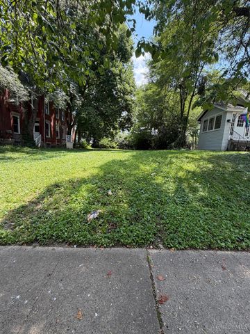 1965 Kinney Avenue, Cincinnati, OH 45207