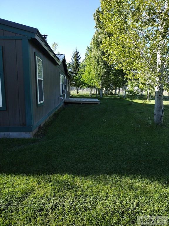 Image 10 of property listing at 3195 N 3350 W, Moore, ID 83255