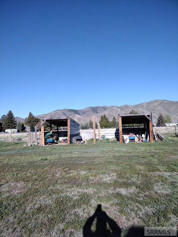 Image 6 of property listing at 3195 N 3350 W, Moore, ID 83255