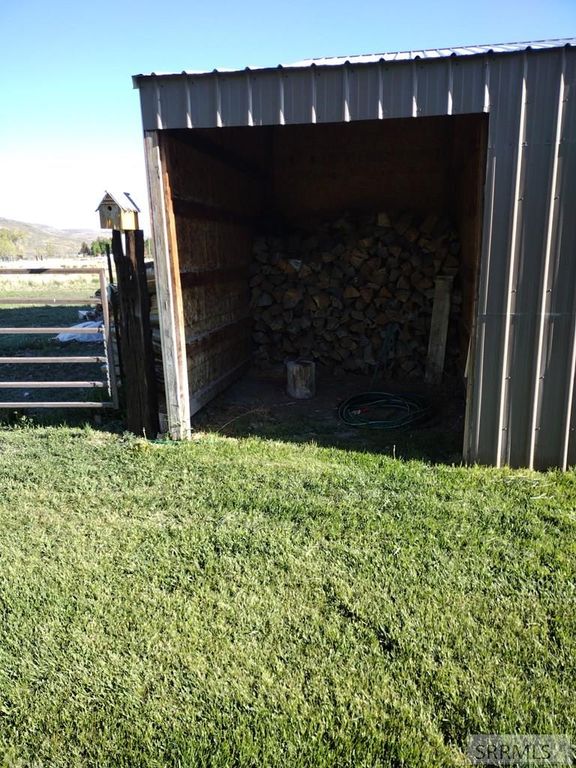 Image 7 of property listing at 3195 N 3350 W, Moore, ID 83255