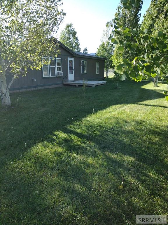 Image 9 of property listing at 3195 N 3350 W, Moore, ID 83255