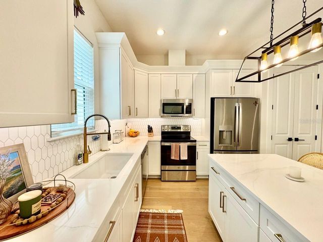 3722 W MANGO AVENUE 6, Tampa, FL 33611