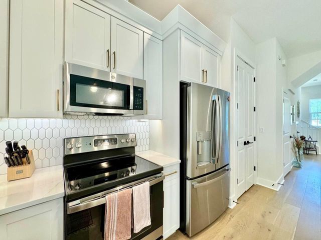 3722 W MANGO AVENUE 6, Tampa, FL 33611