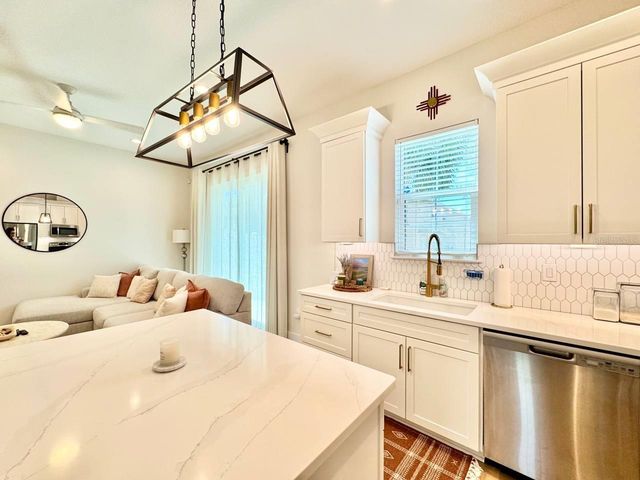 3722 W MANGO AVENUE 6, Tampa, FL 33611