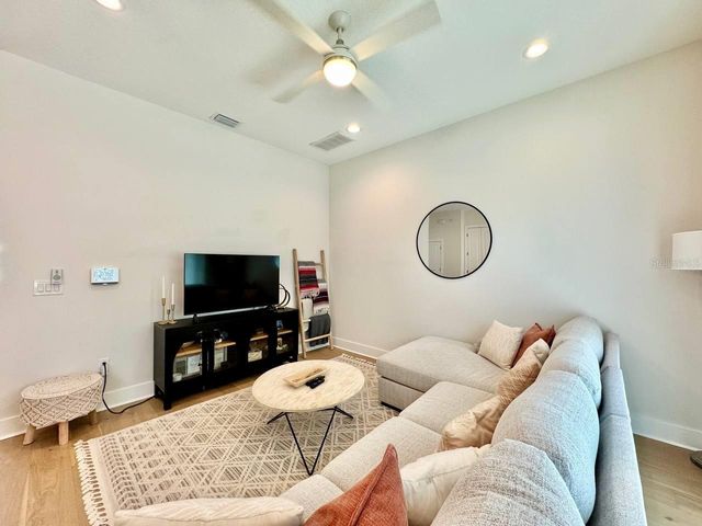 3722 W MANGO AVENUE 6, Tampa, FL 33611