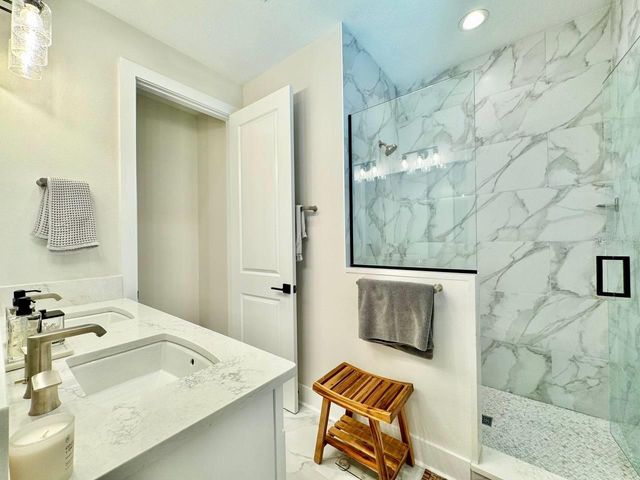 3722 W MANGO AVENUE 6, Tampa, FL 33611