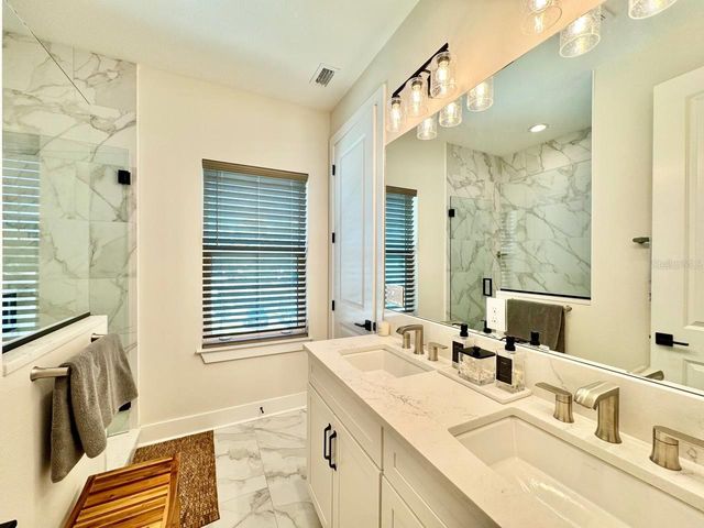 3722 W MANGO AVENUE 6, Tampa, FL 33611