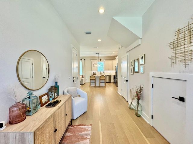 3722 W MANGO AVENUE 6, Tampa, FL 33611