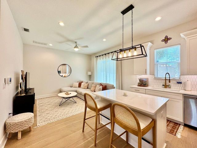 3722 W MANGO AVENUE 6, Tampa, FL 33611