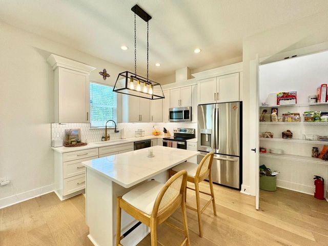 3722 W MANGO AVENUE 6, Tampa, FL 33611