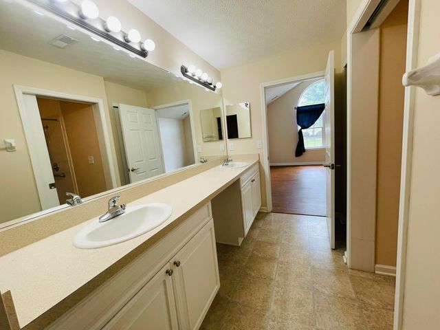 117 Colonial Woods Drive, Mount Vernon, OH 43050
