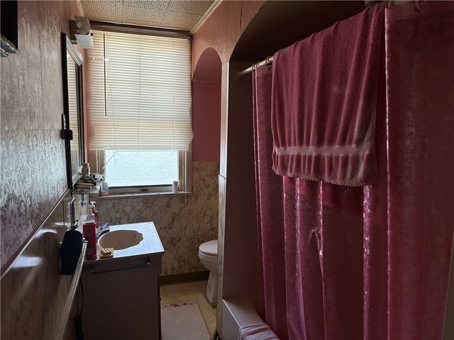 172 Franklin Ave, Vandergrift, PA 15690