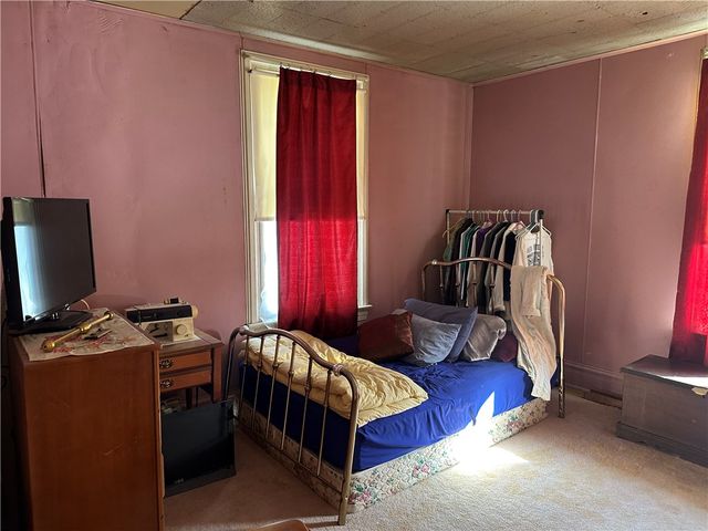 172 Franklin Ave, Vandergrift, PA 15690