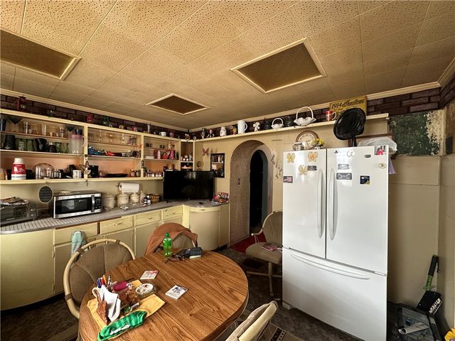 172 Franklin Ave, Vandergrift, PA 15690