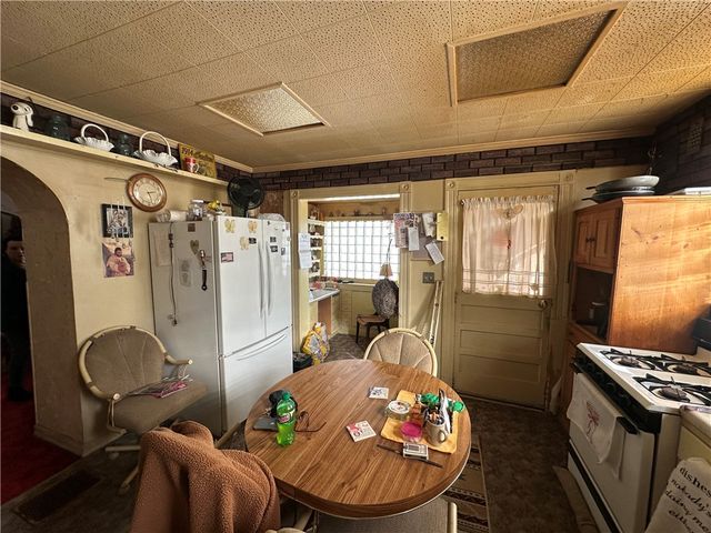 172 Franklin Ave, Vandergrift, PA 15690