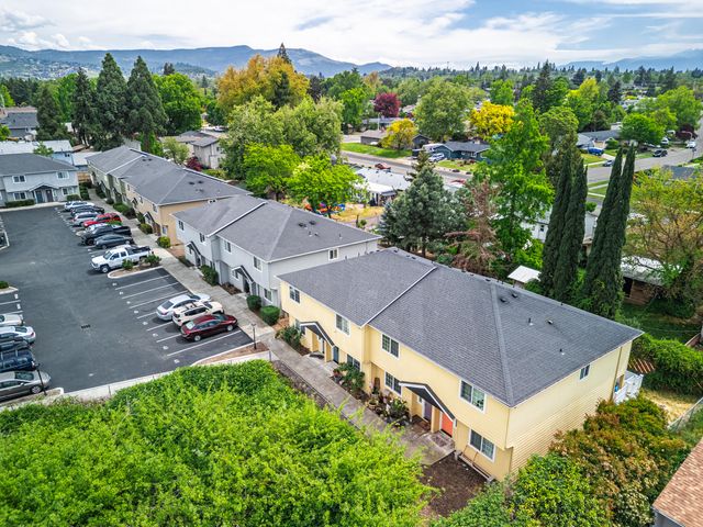 2030 Brookhurst Street 47, Medford, OR 97504