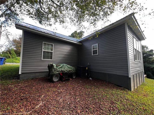 1020 Frank Street, Mount Airy, NC 27030