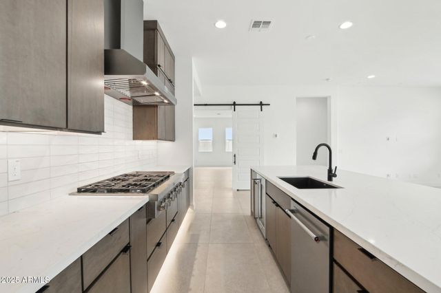 7392 W GAMBIT Trail, Peoria, AZ 85383