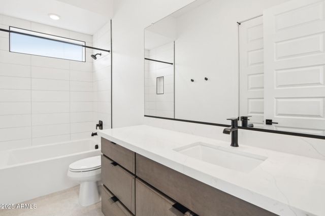 7392 W GAMBIT Trail, Peoria, AZ 85383