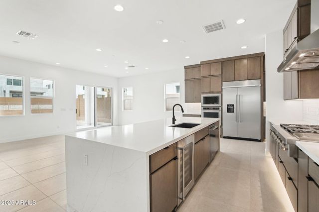 7392 W GAMBIT Trail, Peoria, AZ 85383