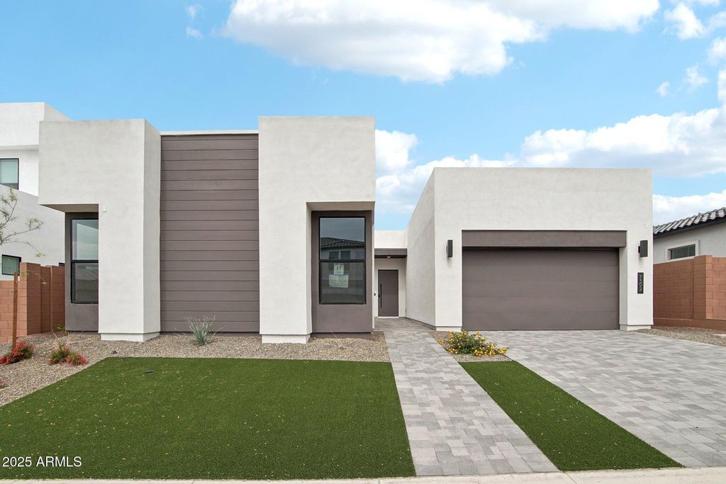 7392 W GAMBIT Trail, Peoria, AZ 85383