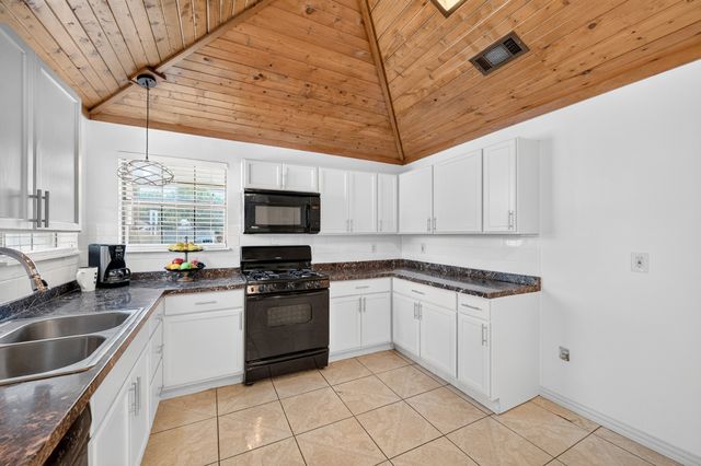 923 Moore Street, Cedar Hill, TX 75104