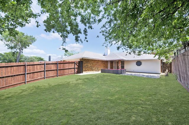 923 Moore Street, Cedar Hill, TX 75104