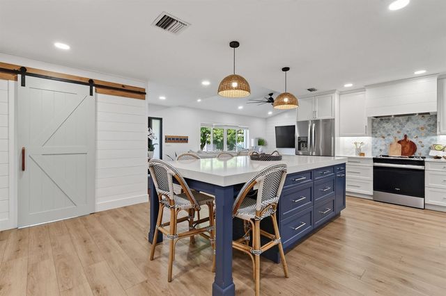 46 DOGWOOD Ridge, Tequesta, FL 33469