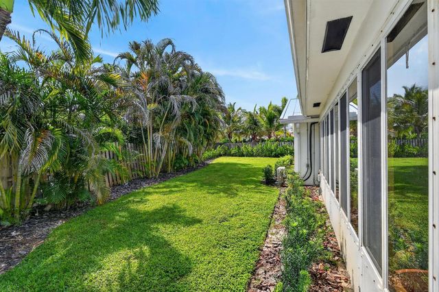 46 DOGWOOD Ridge, Tequesta, FL 33469