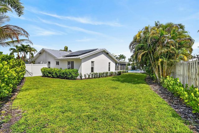 46 DOGWOOD Ridge, Tequesta, FL 33469