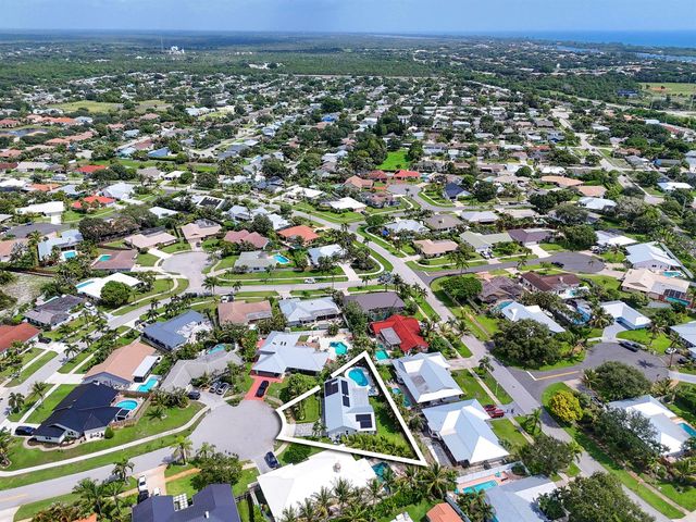 46 DOGWOOD Ridge, Tequesta, FL 33469