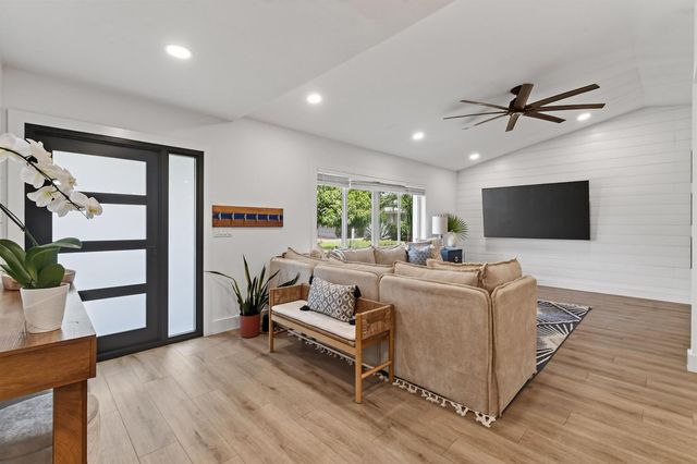 46 DOGWOOD Ridge, Tequesta, FL 33469