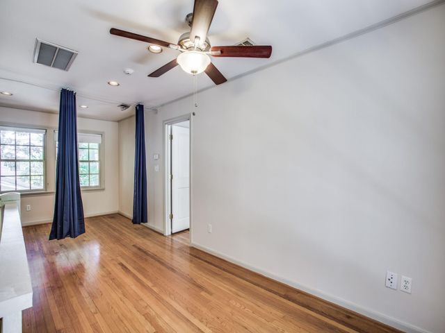 2250 W Main Street, Houston, TX 77098