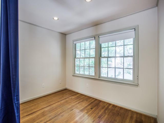 2250 W Main Street, Houston, TX 77098