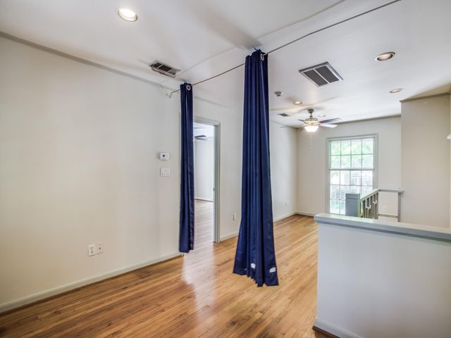 2250 W Main Street, Houston, TX 77098