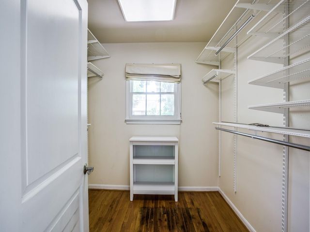 2250 W Main Street, Houston, TX 77098