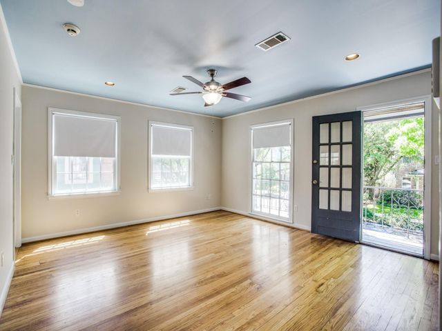 2250 W Main Street, Houston, TX 77098