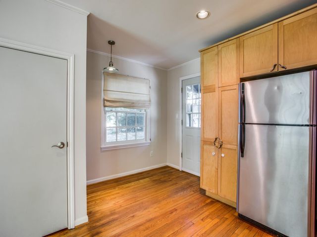 2250 W Main Street, Houston, TX 77098