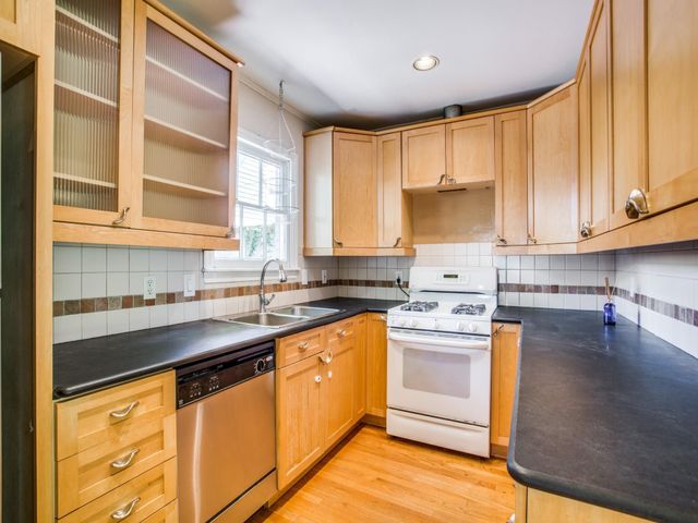 2250 W Main Street, Houston, TX 77098
