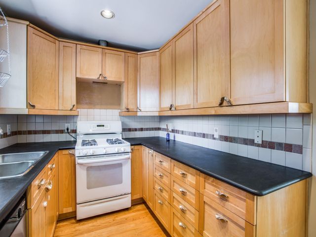 2250 W Main Street, Houston, TX 77098