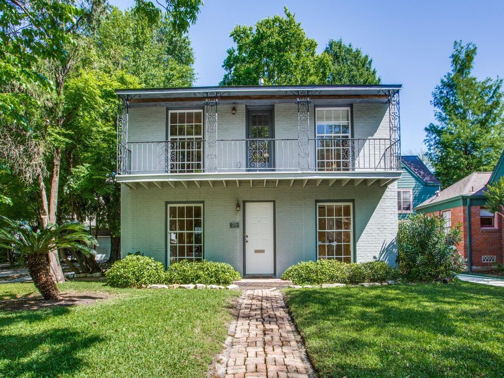 2250 W Main Street, Houston, TX 77098