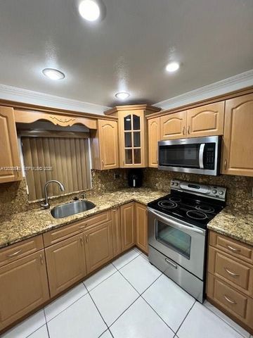 2540 W 67th Place 20428, Hialeah, FL 33016
