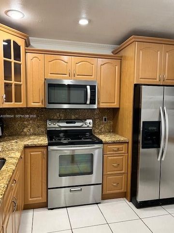 2540 W 67th Place 20428, Hialeah, FL 33016