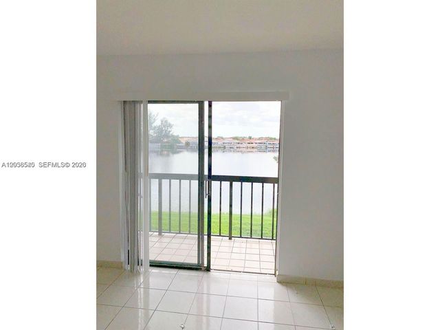 2540 W 67th Place 20428, Hialeah, FL 33016