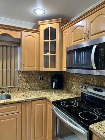 2540 W 67th Place 20428, Hialeah, FL 33016